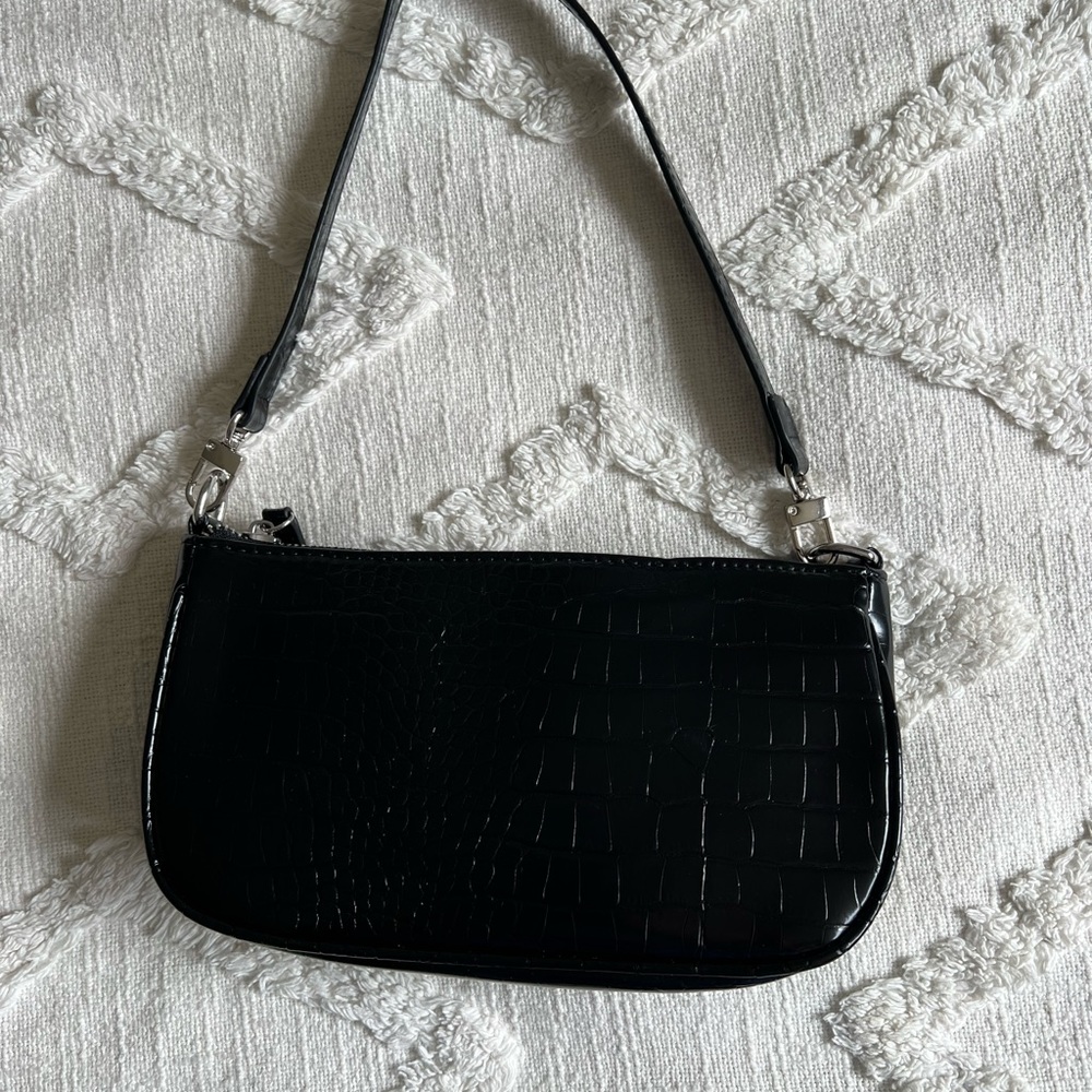Black shoulder bag